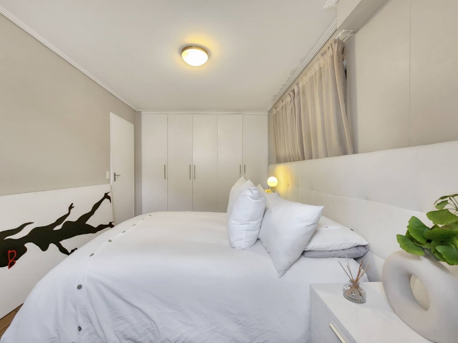 1 Bedroom Property for Sale in Vredehoek Western Cape